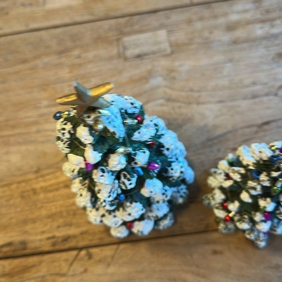 Vintage Christmas Trees heavy resin set of three - Picture 9 of 12